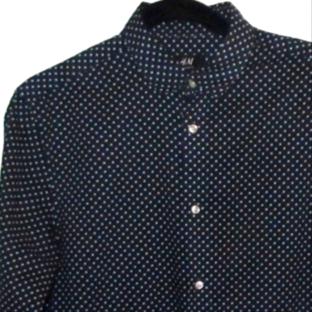 H&M Slim Fit Button Up Shirt Small